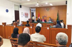 Hakim menjatuhkan denda terhadap perusahaan bus AKAP yang tak lolos uji emisi. Foto: DLH DKI Jakarta