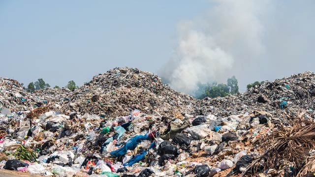 Pengelolaan sampah organik dari sumber dapat menekan emisi metana. Foto: Freepik
