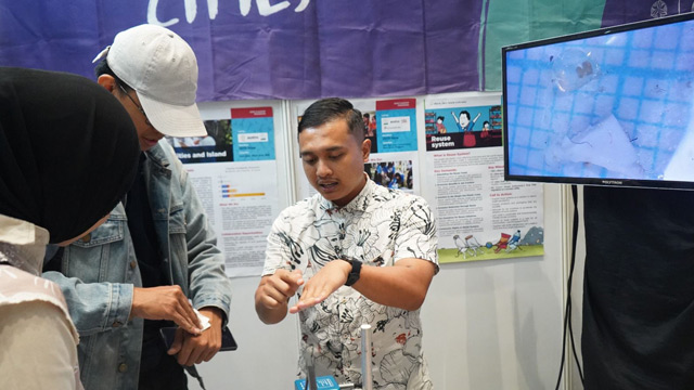 Uji swab mikroplastik. Foto: Ecoton