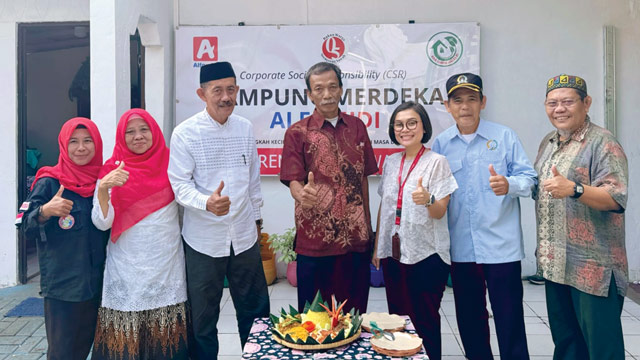 Alfamidi menggandeng Bank Sampah Sakura untuk mengajak masyarakat bijak mengelola sampah. Foto: Alfamidi