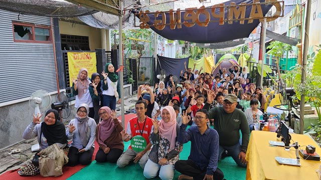 Anak-anak Surabaya mengisi liburan sekolah dengan berkemah ramah lingkungan. Foto: Ecoton