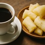 Singkong rebus dan kopi. Foto: Freepik