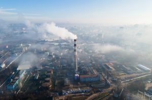 Greenpeace desak pemerintah pajaki industri perusak lingkungan. Foto: Freepik