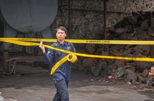 KLH menghentikan operasional PT GRS di Serang. Foto: KLH