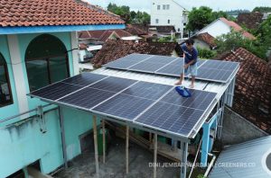 Masyarakat harus terlibat untuk mencapai target energi terbarukan 2035. Foto: Dini Jembar Wardani
