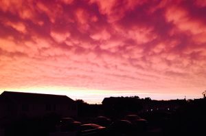 Langit merah. Foto: Freepik