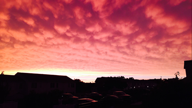 Langit merah. Foto: Freepik