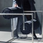 Desainer asal New York membuat kursi gulung dari denim bekas. Foto: Yanko Design