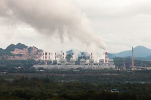 Emisi perusahaan fosil memicu gelombang panas ekstrem. Foto: Freepik