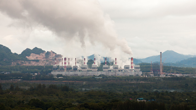 Emisi perusahaan fosil memicu gelombang panas ekstrem. Foto: Freepik
