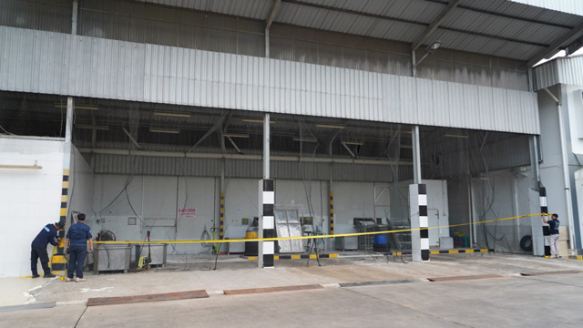 KLH menyegel PT PMT di kawasan industri Cikande. Foto: KLH