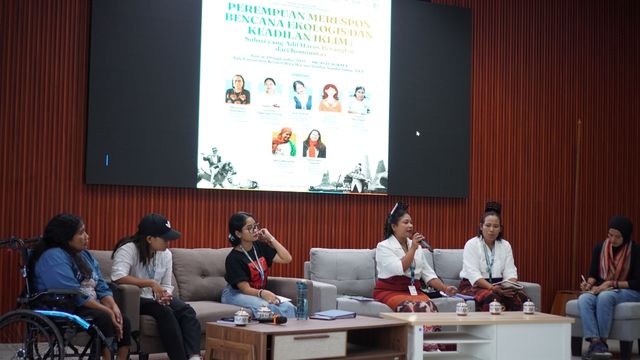 Perempuan menuntut keadilan ekologis dan keadilan iklim. Foto: Walhi