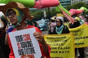 Aksi Draw The Line susuri Jakarta suarakan keadilan iklim. Foto: Koalisi Draw The Line