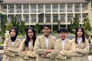 Tim PKM-RE UGM temukan potensi ekstrak daun rosemary sebagai alternatif pengobatan gagal ginjal akut. Foto: Berita UGM