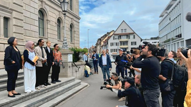 Empat warga Pulau Pari, Kepulauan Seribu, Indonesia, menggugat perusahaan semen terbesar di dunia, Holcim, atas kerugian nyata yang mereka alami akibat krisis iklim. Foto: Walhi