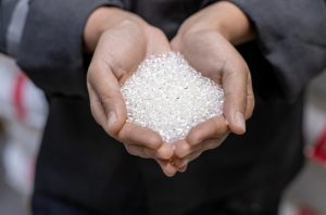 Dietplastik Indonesia mendesak Menteri Keuangan Purbaya Yudhi Sadewa mengembalikan rencana penerapan cukai bijih plastik. Foto: Freepik