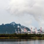 Ketergantungan energi fosil tingkatkan risiko dan beban kesehatan masyarakat. Foto: Freepik