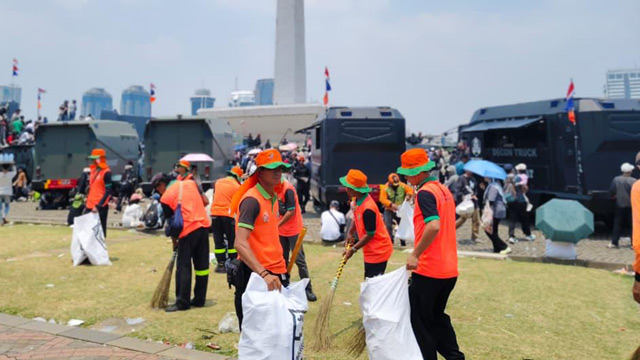 DLH DKI angkut 126,65 Ton Sampah Usai Perayaan HUT ke-80 TNI di Monas. Foto: DLH DKI