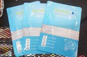 Mahasiswa IPB menciptakan masker wajah dari limbah pengolahan susu. Foto: IPB University