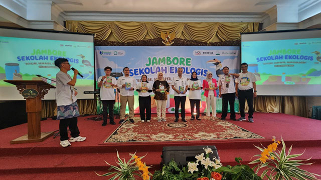 AZWI meluncurkan modul sekolah ekologis. Foto: AZWI