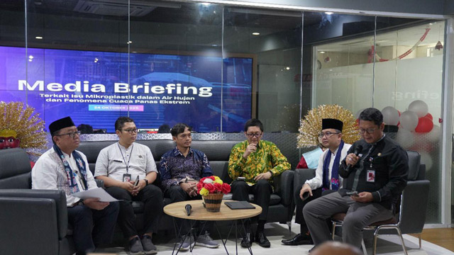 Media briefing tentang mikroplastik di air hujan di Jakarta. Foto: DLH DKI