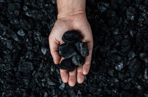 Survei Enter Nusantara mengungkap Rp305 triliun pendanaan batu bara. Foto: Freepik