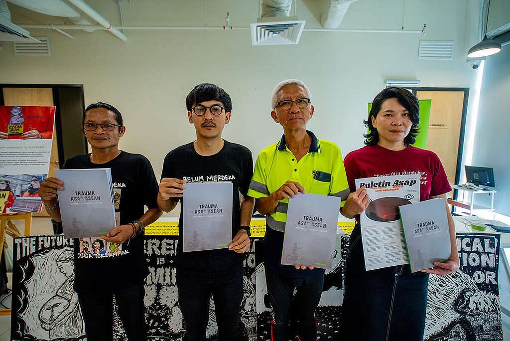 Greenpeace mendesak pemimpin ASEAN untuk menangani kabut asap lintas batas. Foto: Alif R Nouddy Korua/Greenpeace