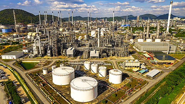 Tiga bank internasional membiayai proyek LNG tangguh berisiko di Papua. Foto: Freepik