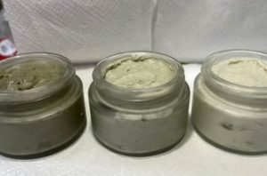 Mahasiswa IPB menciptakan sunscreen dari limbah kulit bawang merah. Foto: Berita IPB