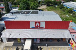 Alfamidi pasang 30 panel surya. Foto: Alfamidi