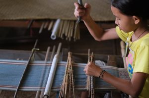 Komunitas masyarakat adat Rumah Panjang Iban Sadap di Kapuas Hulu, Kalimantan Barat menyelenggarakan Festival Tenun Iban Sadap 2025 pada 17–20 Desember 2025. Foto: Festival Tenun Iban Sadap