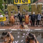 Greenpeace dan masyarakat adat gelar aksi penolakan PSN Tebu Merauke. Foto: Jurnasyanto Sukarno / Greenpeace