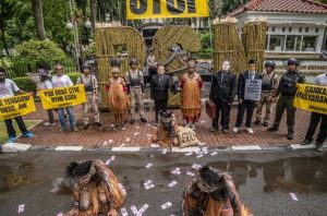 Greenpeace dan masyarakat adat gelar aksi penolakan PSN Tebu Merauke. Foto: Jurnasyanto Sukarno / Greenpeace