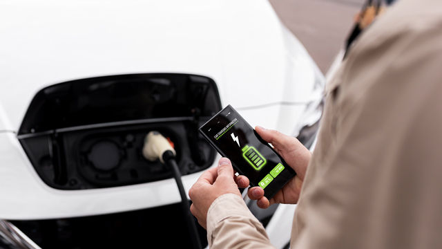 Studi Clean Air Asia menyebut transisi kendaraan listrik 100 persen dapat mencegah 700 ribu jiwa kematian dini pada 2060. Foto: Freepik