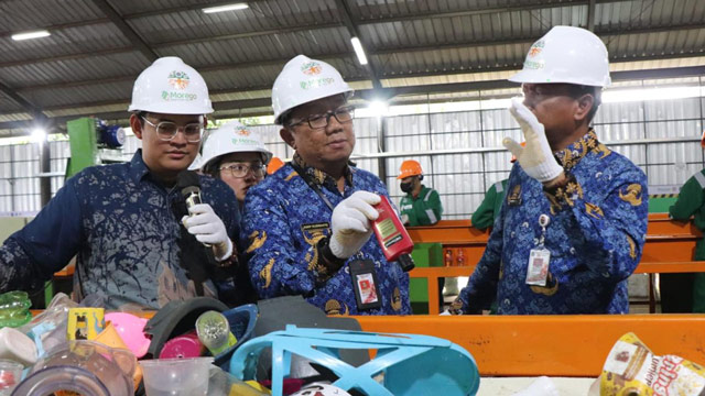 DKI resmikan pusat pengumpulan dan daur ulang sampah plastik di Ciracas. Foto: DLH DKI