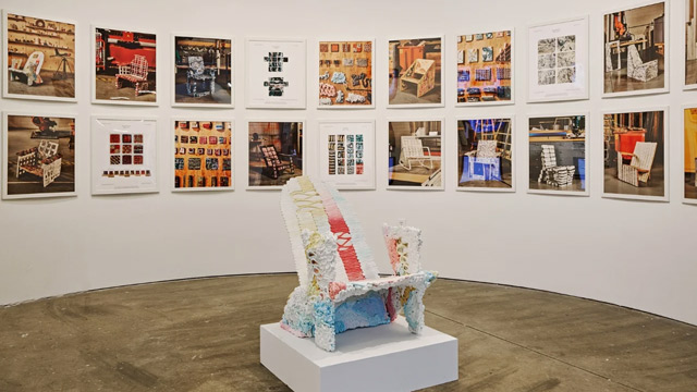 Bandara Atlanta punya kursi cantik dari sampah plastik kampus. Foto: Yanko Design