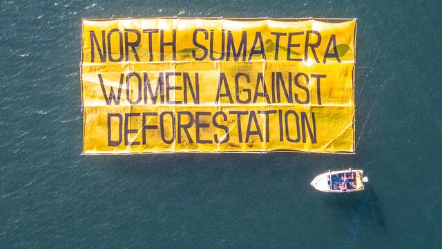 Banjir Sumatra jadi pengingat bagi pemerintahan Prabowo untuk berbenah. Foto: Rivan Hanggarai / Greenpeace