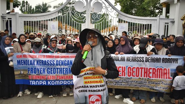 Ratusan warga Cianjur menolak proyek geotermal di Gunung Gede. Foto: Istimewa