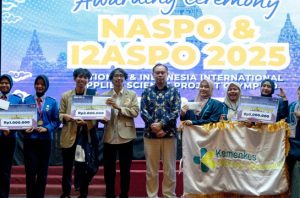 Mahasiswa UGM menciptakan penyerap karbon dari limbah plastik. Foto: UGM