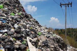 Walhi tolak pembangunan PSEL sebagai solusi krisis sampah. Foto: Freepik