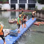 1.790 pasukan orange DKI disiagakan untuk tangani sampah dampak banjir. Foto: DLH DKI