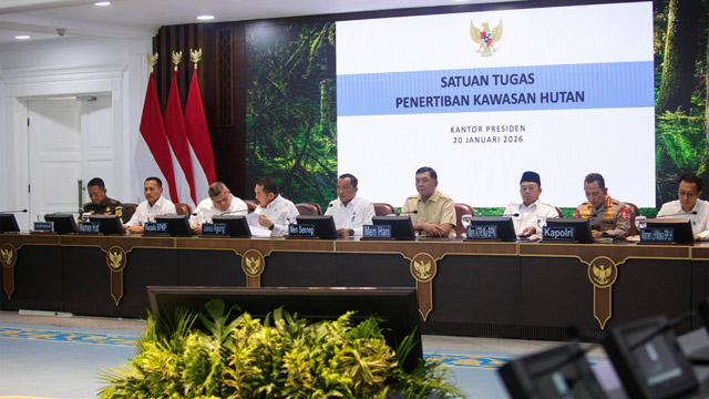 Presiden Prabowo mencabut izin 28 perusahaan pelanggar lingkungan. Foto: Setneg