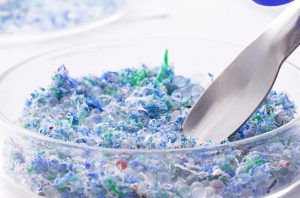 Riset Ecoton mengungkap udara Jombang tercemar mikroplastik. Foto: Freepik