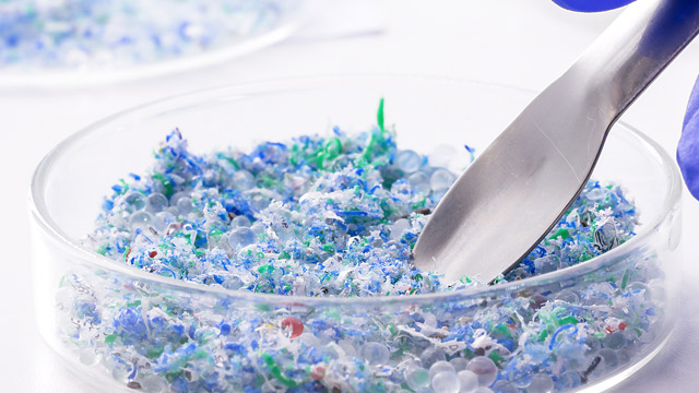 Riset Ecoton mengungkap udara Jombang tercemar mikroplastik. Foto: Freepik