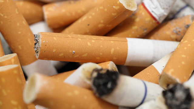 Koalisi Masyarakat Sipil menolak rencana penambahan layer cukai rokok. Foto: Freepik