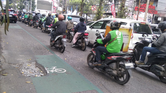 Paradigma mobilitas di Bandung masih berpusat pada kendaraan bermotor. Foto: Argus FS (Bike to Work Bandung)