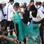 Menteri LH pimpin aksi bersih sampah di Pantai Bali. Foto: KLH