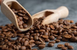 Harga kopi naik 15% akibat krisis iklim, gelombang panas memangkas produksi global. Foto: Freepik