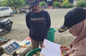 Rumah tangga di kota Batu menjalankan program Zero Waste Cities. Foto: Ecoton