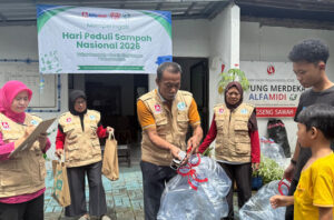 Alfamidi mengajak warga tukar sampah jadi sembako. Foto: Alfamidi